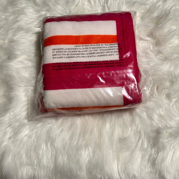 Beach Riot Towel - Picture 2 of 2